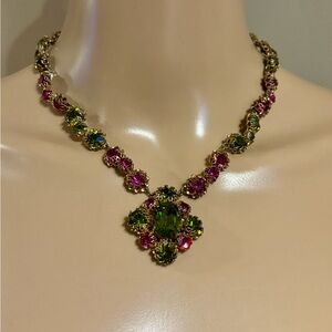 VTG 1950s Peridot & Fuchsia Rhinestone Filigree Bib Necklace